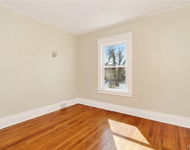 76 Vernon Place - Photo Thumbnail 12