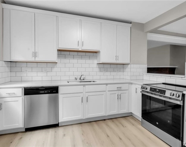 2514 Delaware Avenue - Photo Thumbnail 6