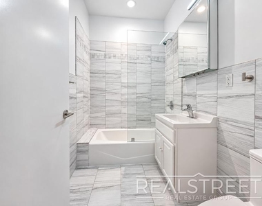 1440 Lincoln Place - Photo Thumbnail 7