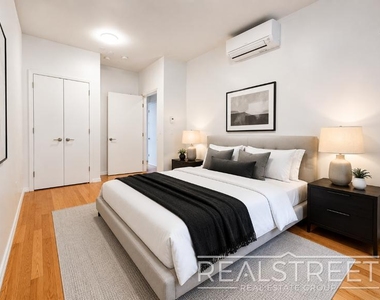 1440 Lincoln Place - Photo Thumbnail 4