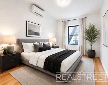 1440 Lincoln Place - Photo Thumbnail 3