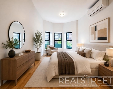 1440 Lincoln Place - Photo Thumbnail 5