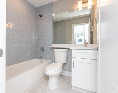 3933 N Janssen - Photo Thumbnail 6
