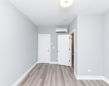 3933 N Janssen - Photo Thumbnail 9