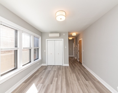 3933 N Janssen - Photo Thumbnail 2