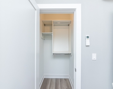 3933 N Janssen - Photo Thumbnail 10