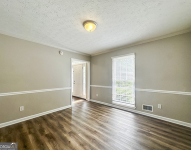 561 Chatham Trail - Photo Thumbnail 3