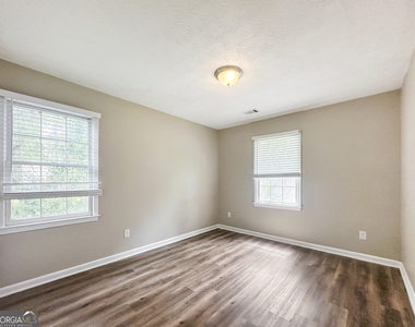 561 Chatham Trail - Photo Thumbnail 14