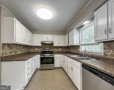 561 Chatham Trail - Photo Thumbnail 5