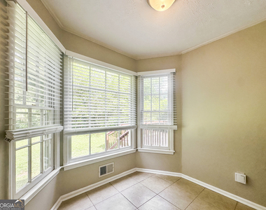 561 Chatham Trail - Photo Thumbnail 4