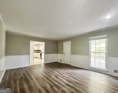 561 Chatham Trail - Photo Thumbnail 8