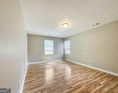 561 Chatham Trail - Photo Thumbnail 9