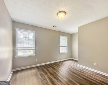 561 Chatham Trail - Photo Thumbnail 13