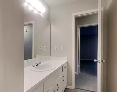 1386 Williamsburg Lane - Photo Thumbnail 22