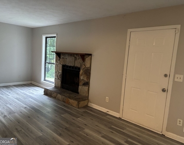 1386 Williamsburg Lane - Photo Thumbnail 4