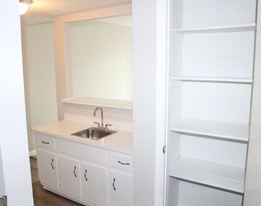 1386 Williamsburg Lane - Photo Thumbnail 8