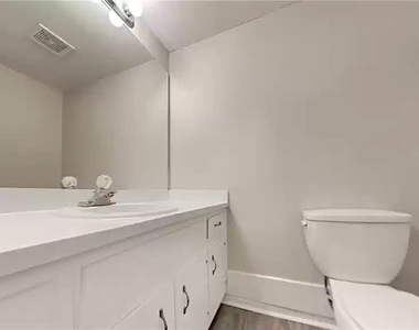 1386 Williamsburg Lane - Photo Thumbnail 9