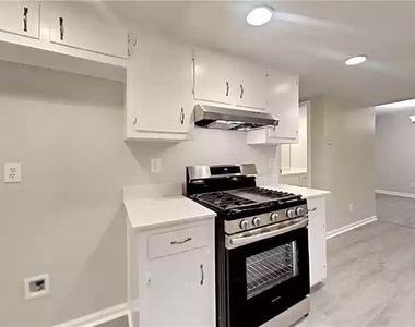 1386 Williamsburg Lane - Photo Thumbnail 7