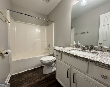 204 Park Place - Photo Thumbnail 8