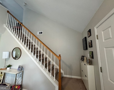 204 Park Place - Photo Thumbnail 1