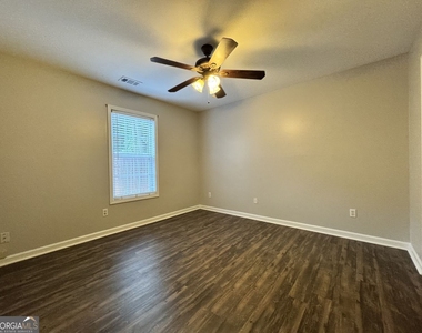 204 Park Place - Photo Thumbnail 11