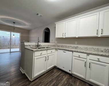204 Park Place - Photo Thumbnail 7