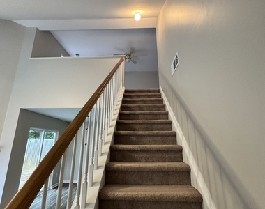 204 Park Place - Photo Thumbnail 16