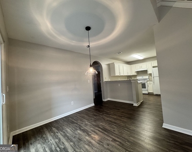 204 Park Place - Photo Thumbnail 4