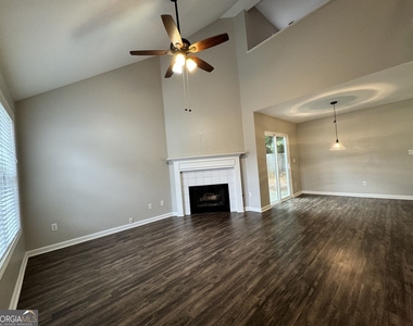 204 Park Place - Photo Thumbnail 3