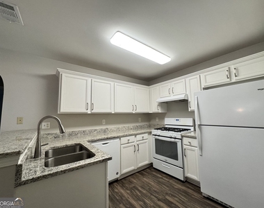 204 Park Place - Photo Thumbnail 6