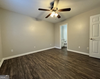 204 Park Place - Photo Thumbnail 12