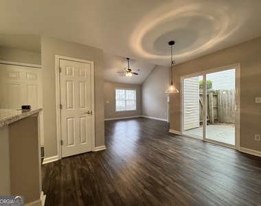 204 Park Place - Photo Thumbnail 10