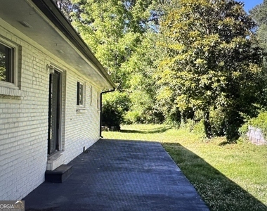 4056 Dallas Acworth Hwy - Photo Thumbnail 11