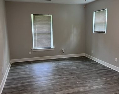 4056 Dallas Acworth Hwy - Photo Thumbnail 6
