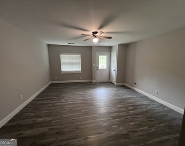 4056 Dallas Acworth Hwy - Photo Thumbnail 2
