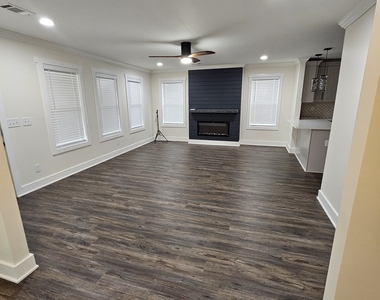 438 Griffin Street Nw - Photo Thumbnail 2