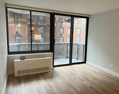 West 48th Street - Photo Thumbnail 8