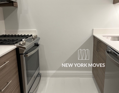 West 48th Street - Photo Thumbnail 4