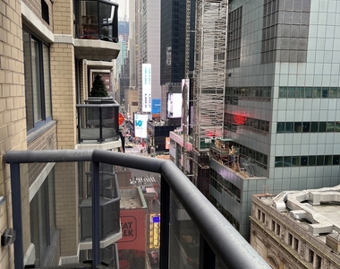 West 48th Street - Photo Thumbnail 3