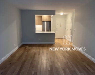 West 48th Street - Photo Thumbnail 1