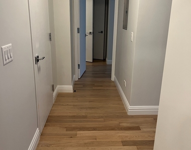 West 48th Street - Photo Thumbnail 14