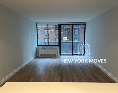 West 48th Street - Photo Thumbnail 2