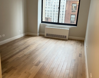 West 48th Street - Photo Thumbnail 6