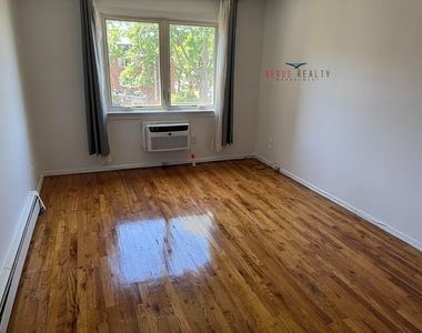 25-12 Parsons Boulevard - Photo Thumbnail 5