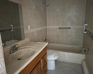 25-12 Parsons Boulevard - Photo Thumbnail 11