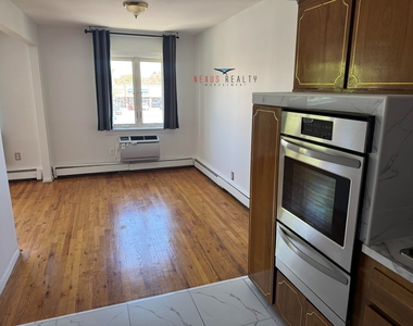 25-12 Parsons Boulevard - Photo Thumbnail 9