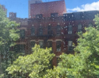 East 85th Street - Photo Thumbnail 6