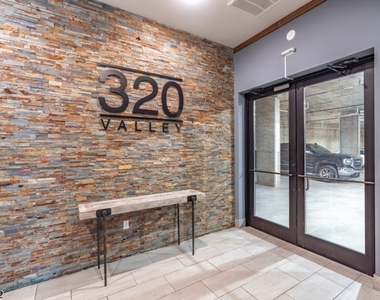 320 Valley St - Photo Thumbnail 2