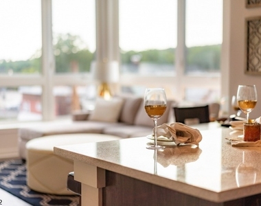 320 Valley St - Photo Thumbnail 8