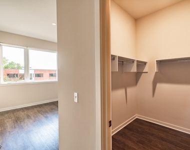 320 Valley St - Photo Thumbnail 16
